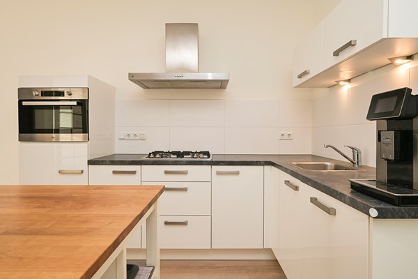 Medium property photo - Van Kinsbergenstraat 13, 2518 GV The Hague